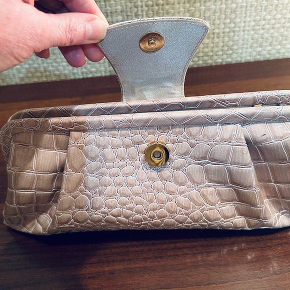 🌟HP🌟NWOT La Regale Taupe Vinyl Crocodile Convertible Clutch Evening Bag - Picture 3 of 10